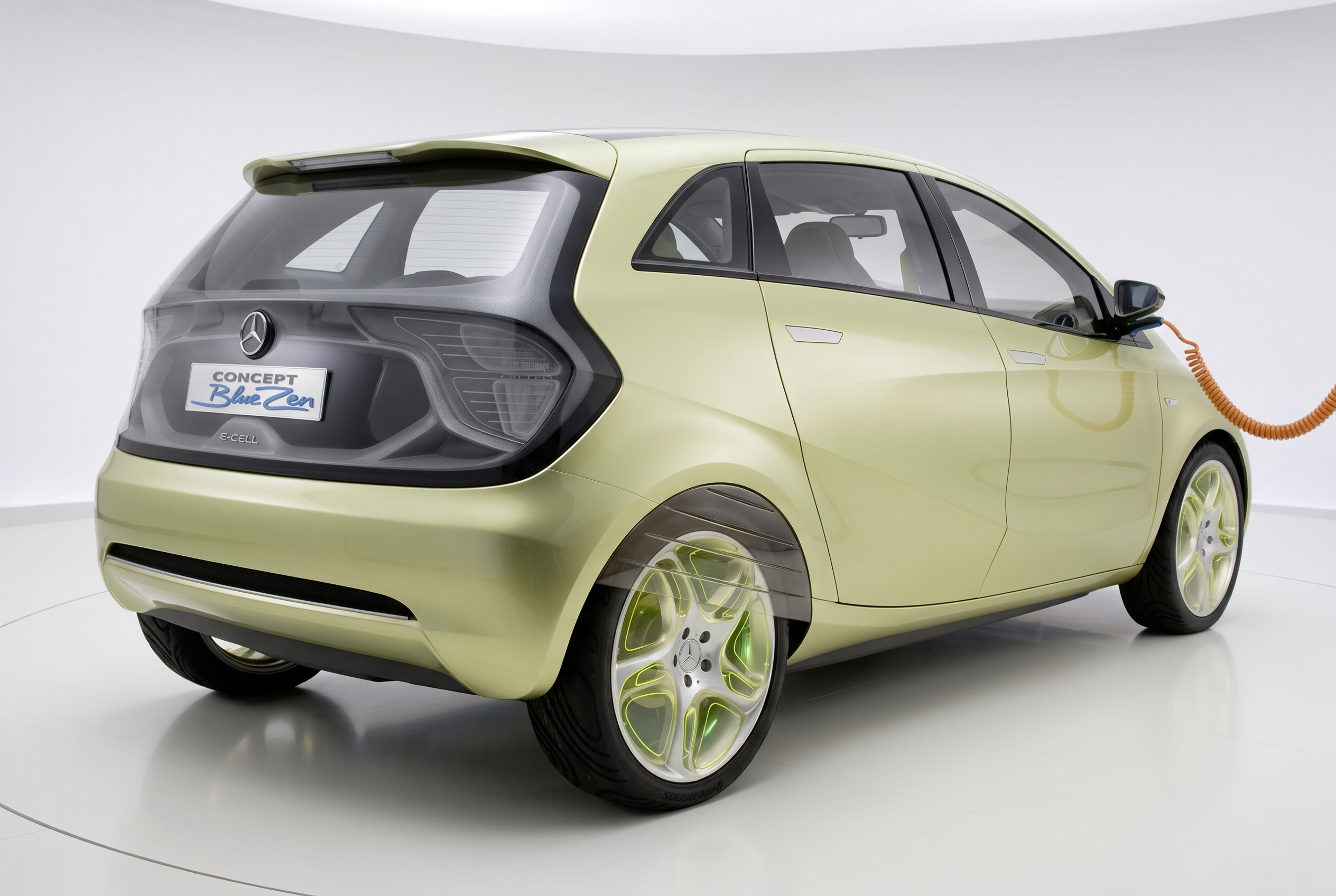 BlueZERO E-CELL rear with its transparent louvered tailgate