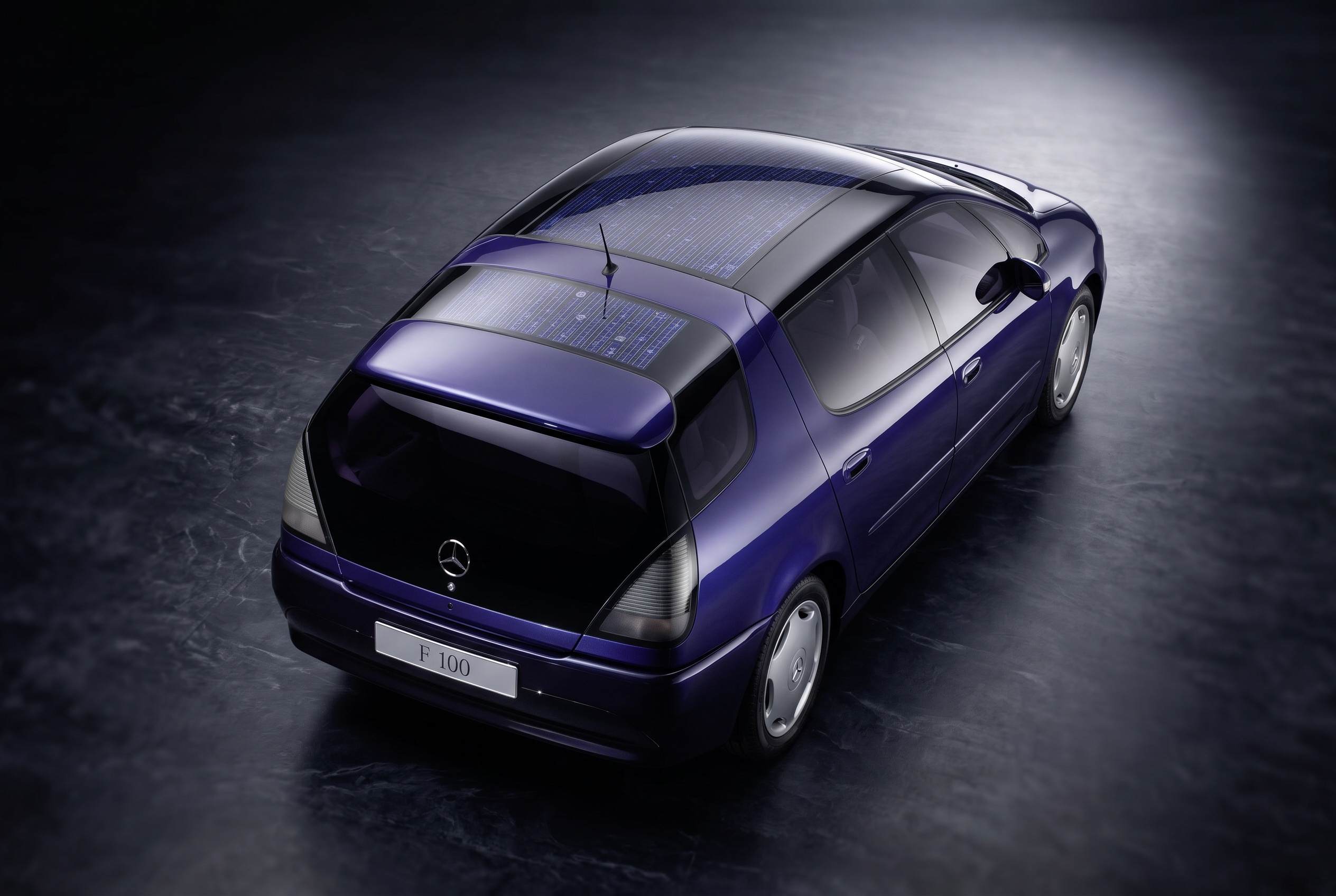 Der F 100 von oben und hinten, mit seinem Solardach