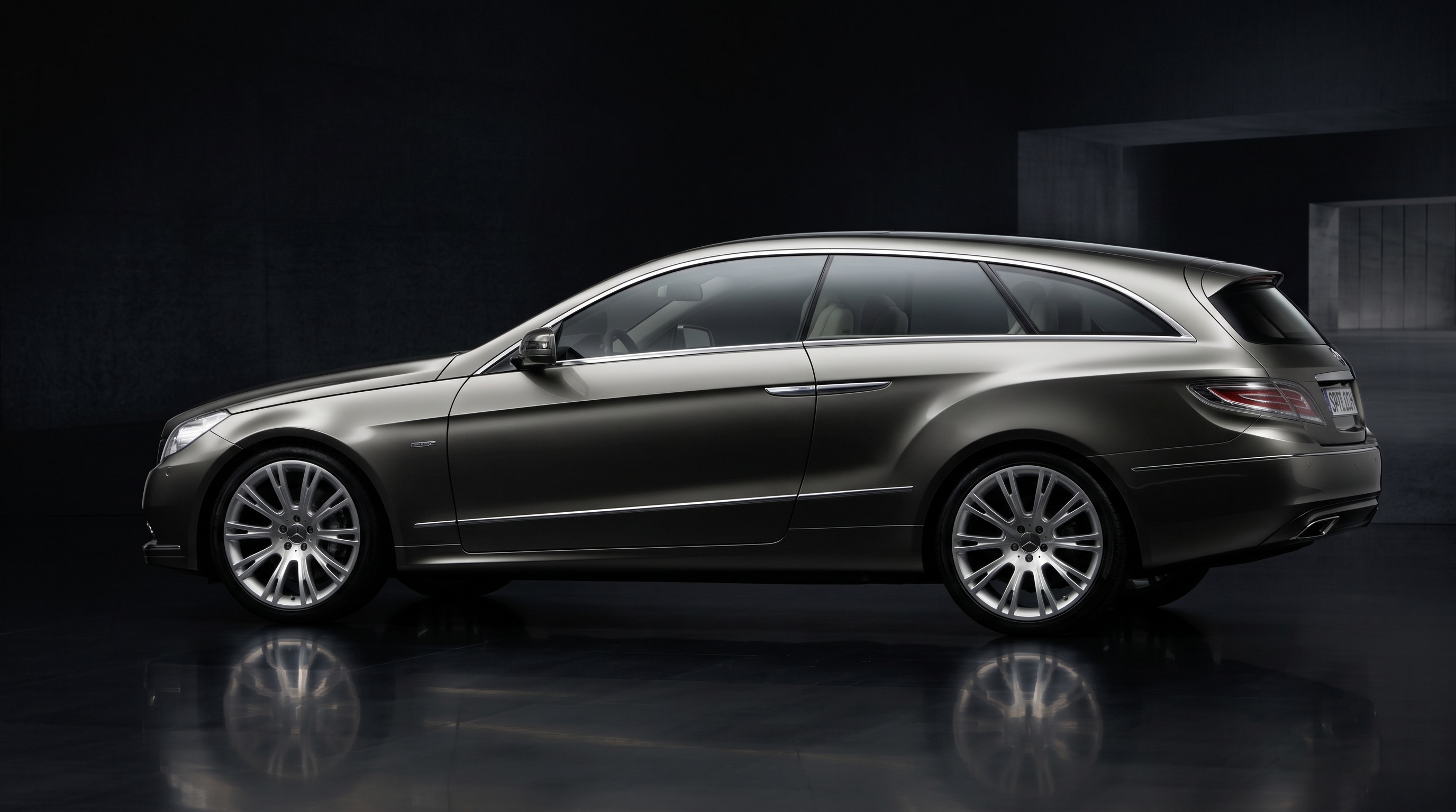 ConceptFASCINATION in profile, coupe glasshouse stretched into a wagon tail