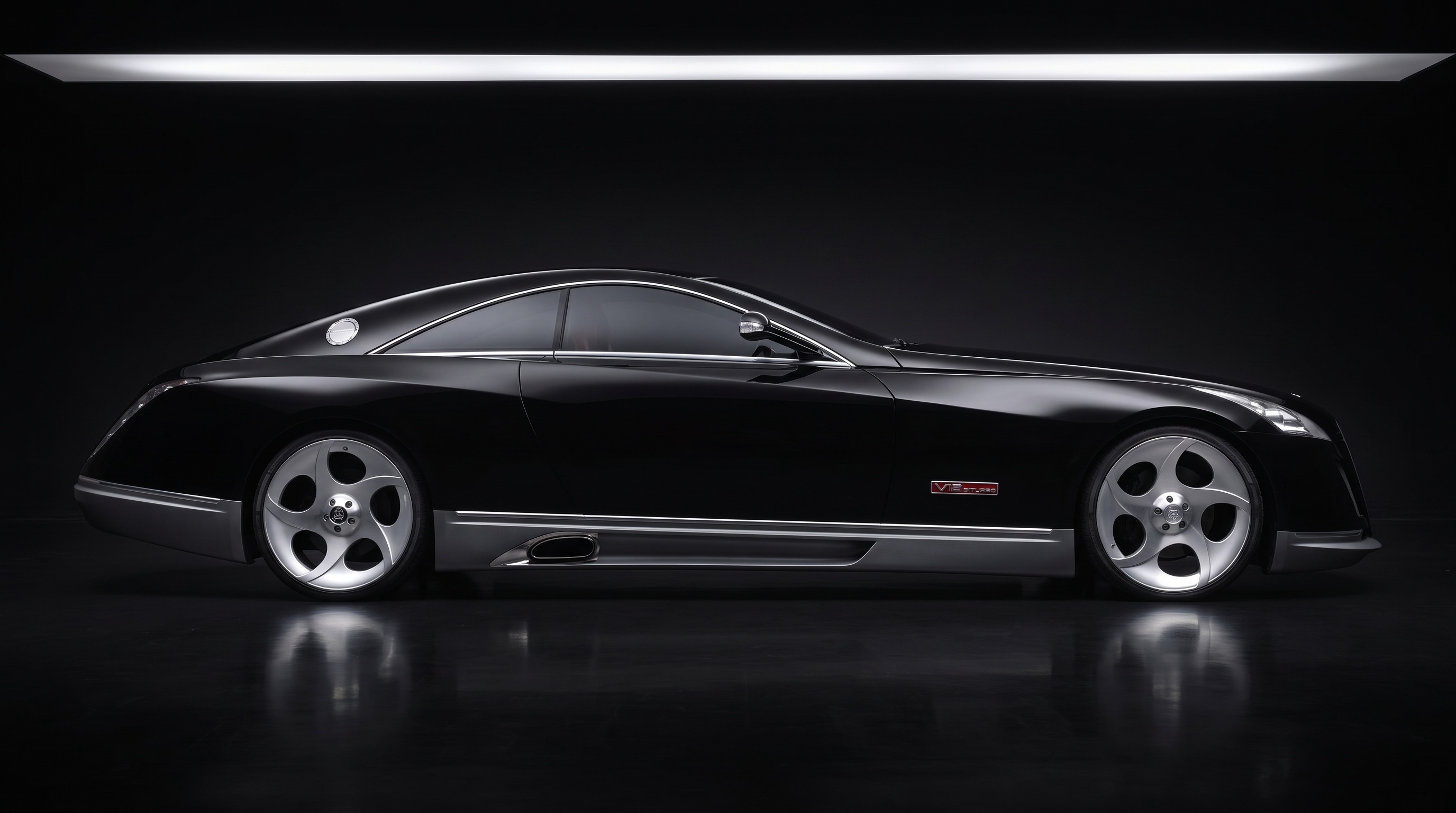 Maybach Exelero in side profile, showing its 5.89-meter length