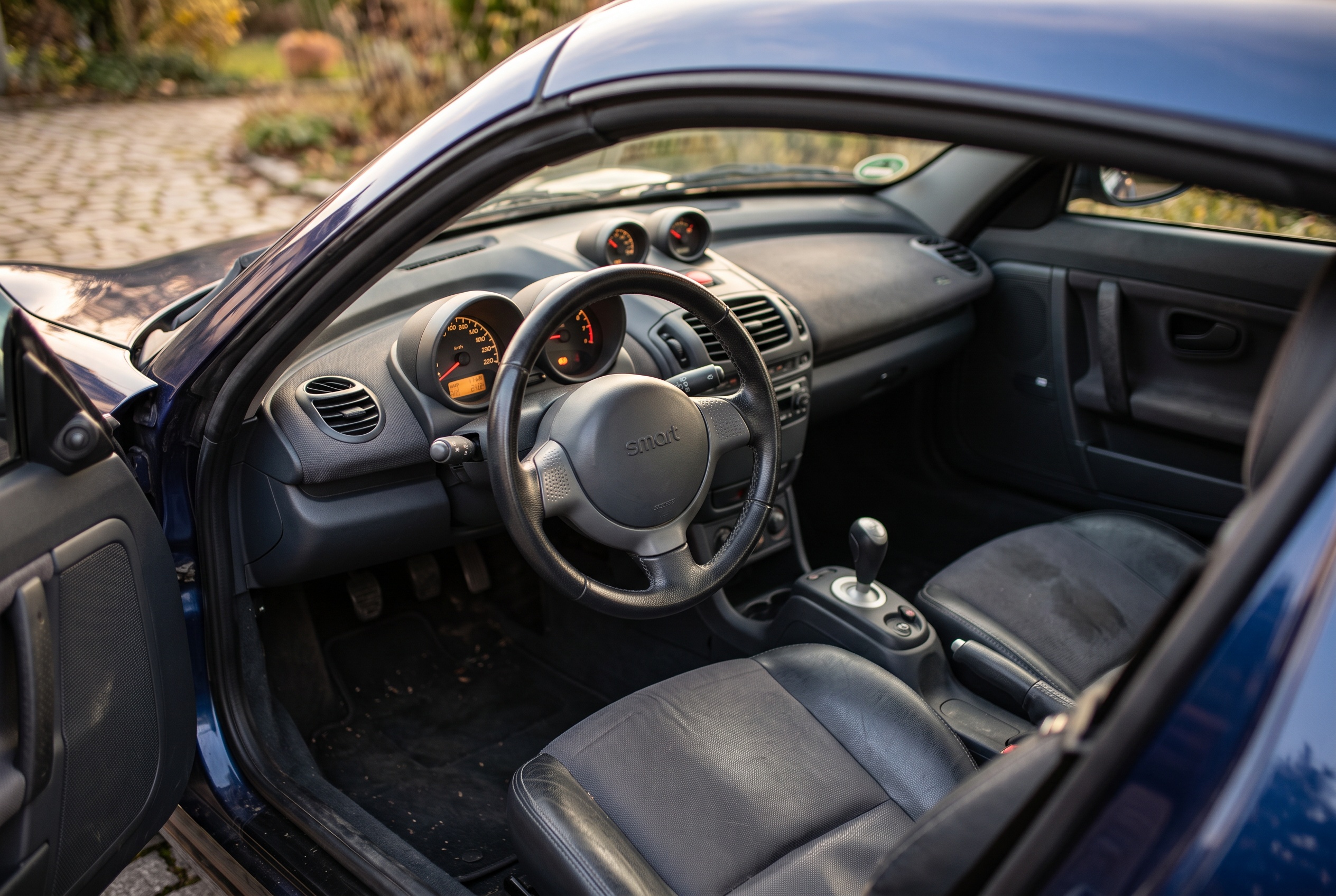 R452 interior