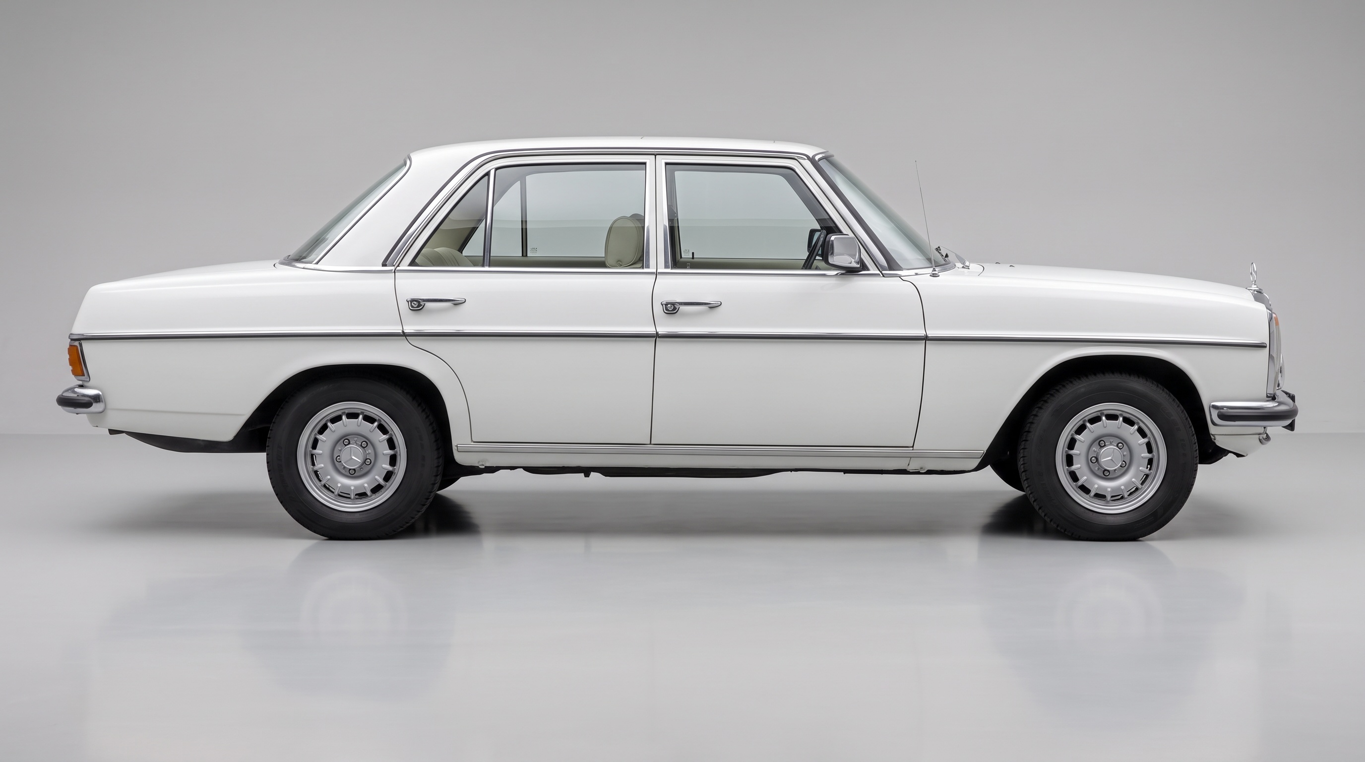Mercedes-Benz Executive Sedan (W115)