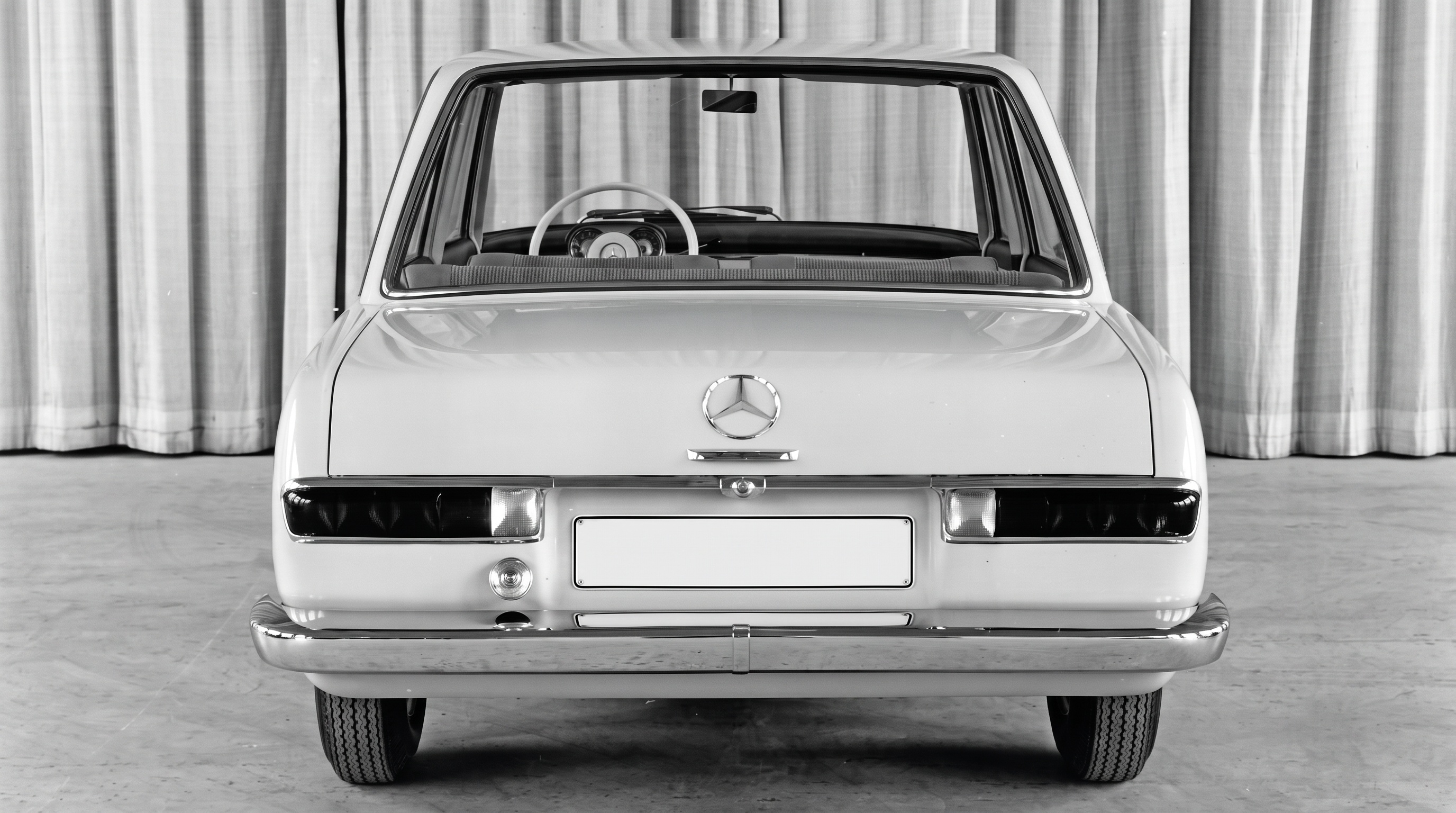 W119 rear three-quarter view