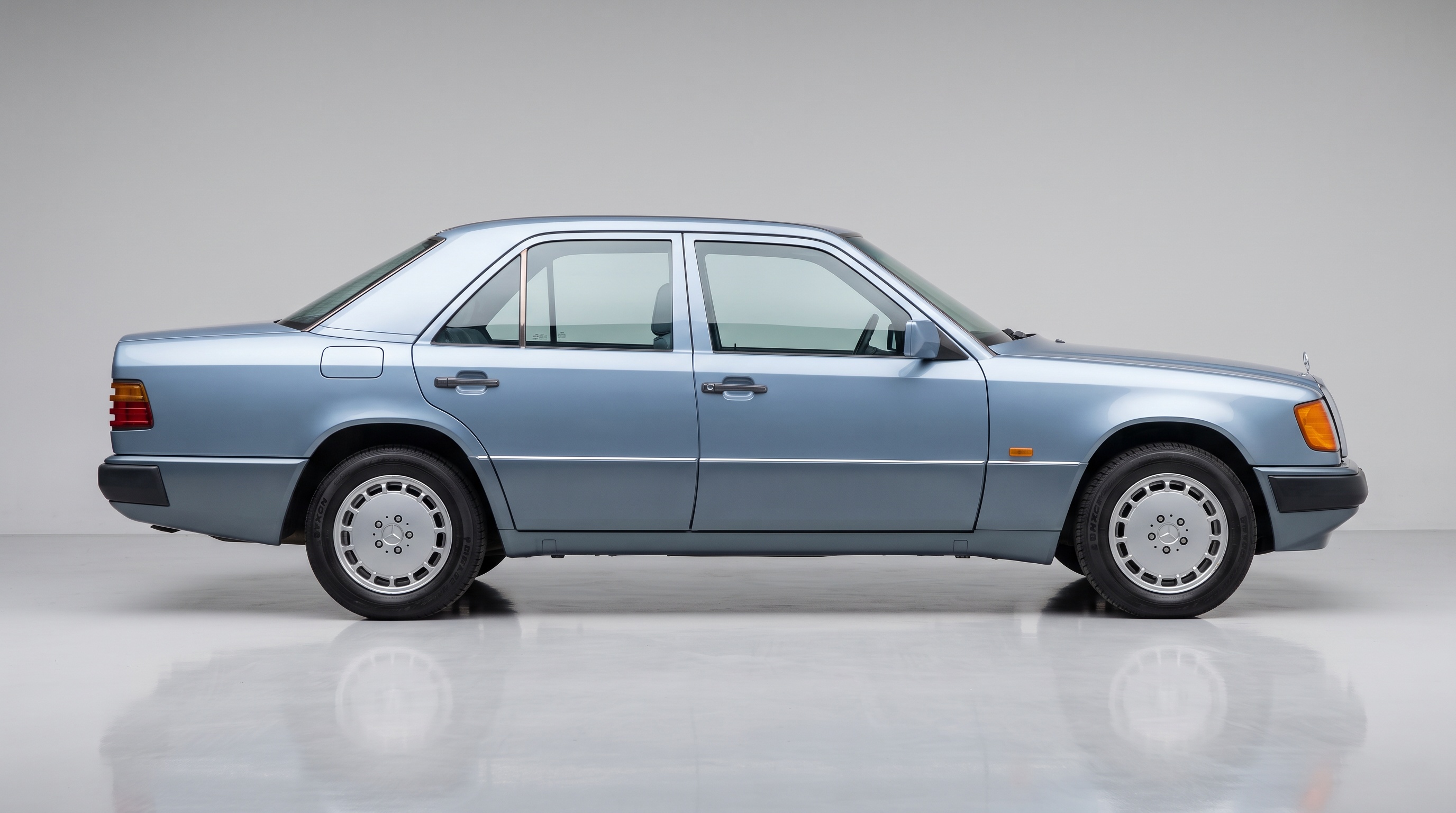 Mercedes-Benz E-Class Sedan (W124)