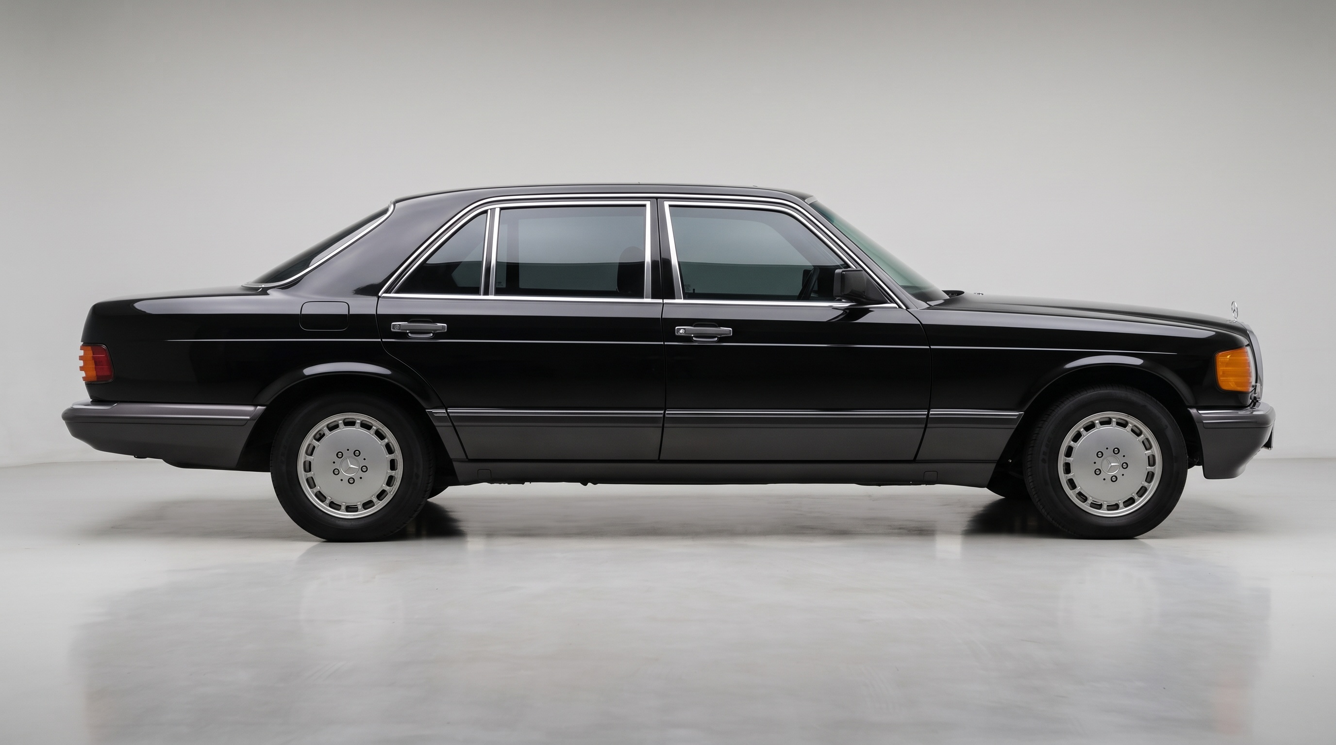 Mercedes-Benz S-Class Sedan (W126)
