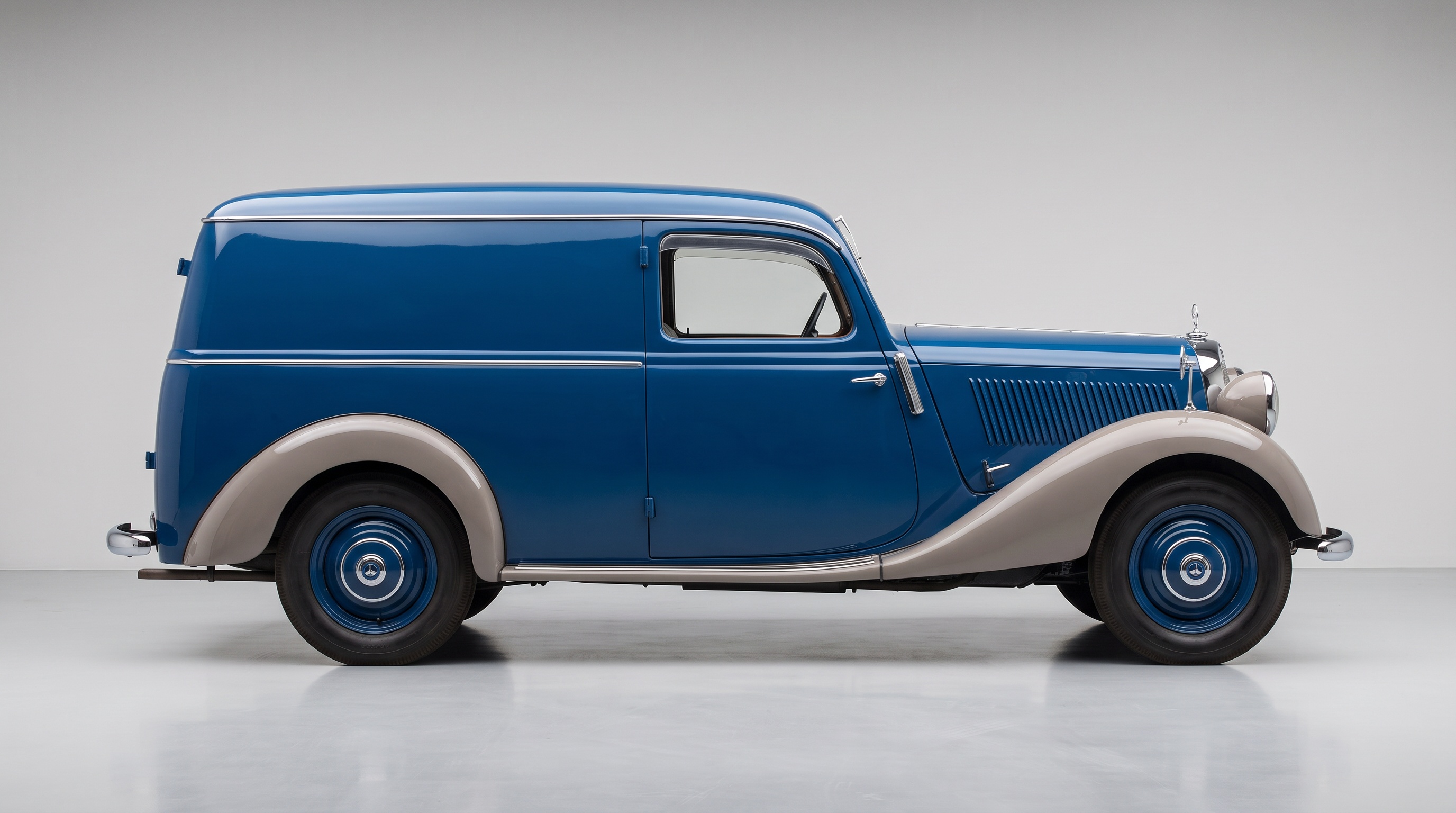 Mercedes-Benz Large Sedan (W136)