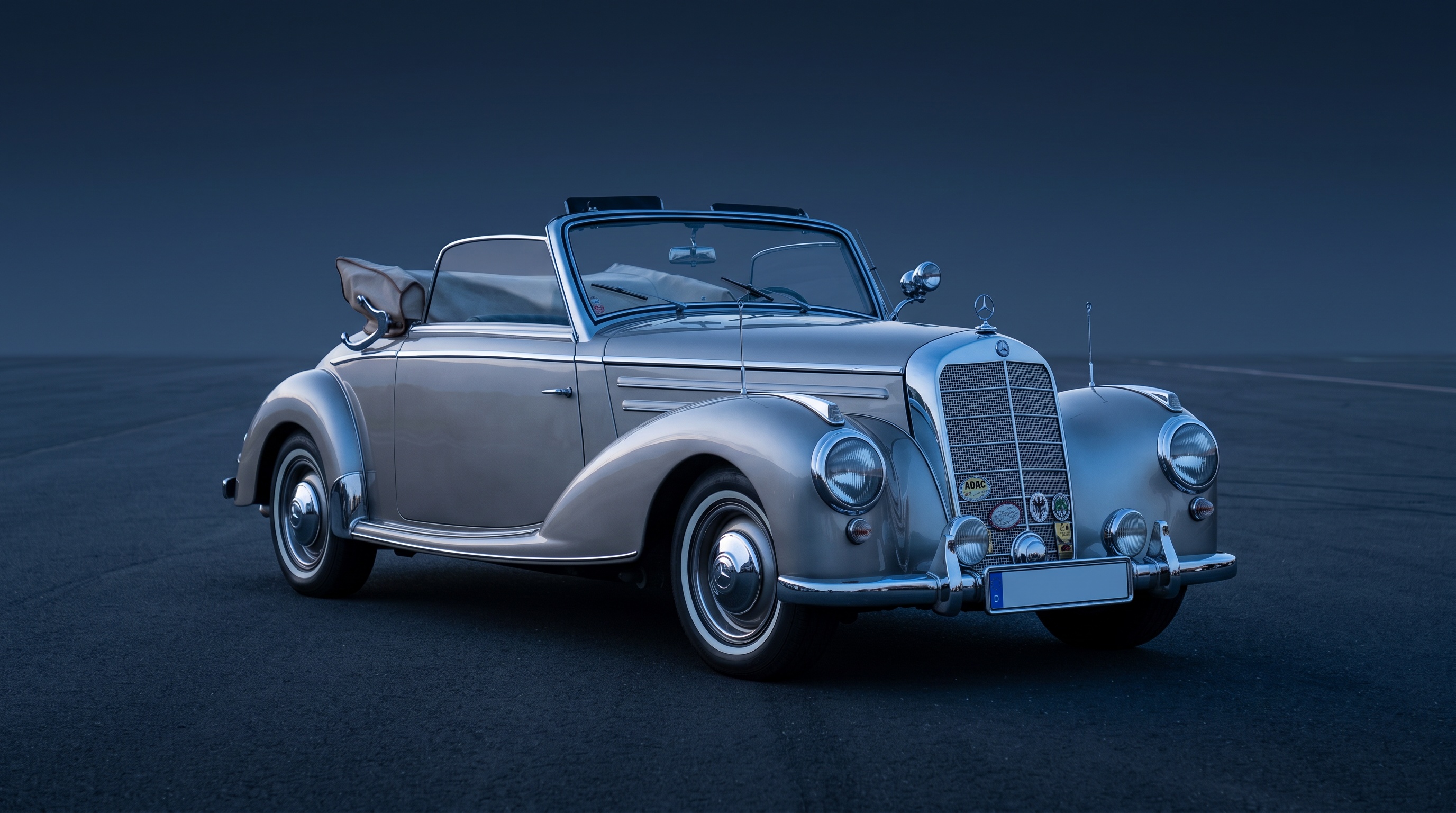 Mercedes-Benz Luxury Sedan (W187)