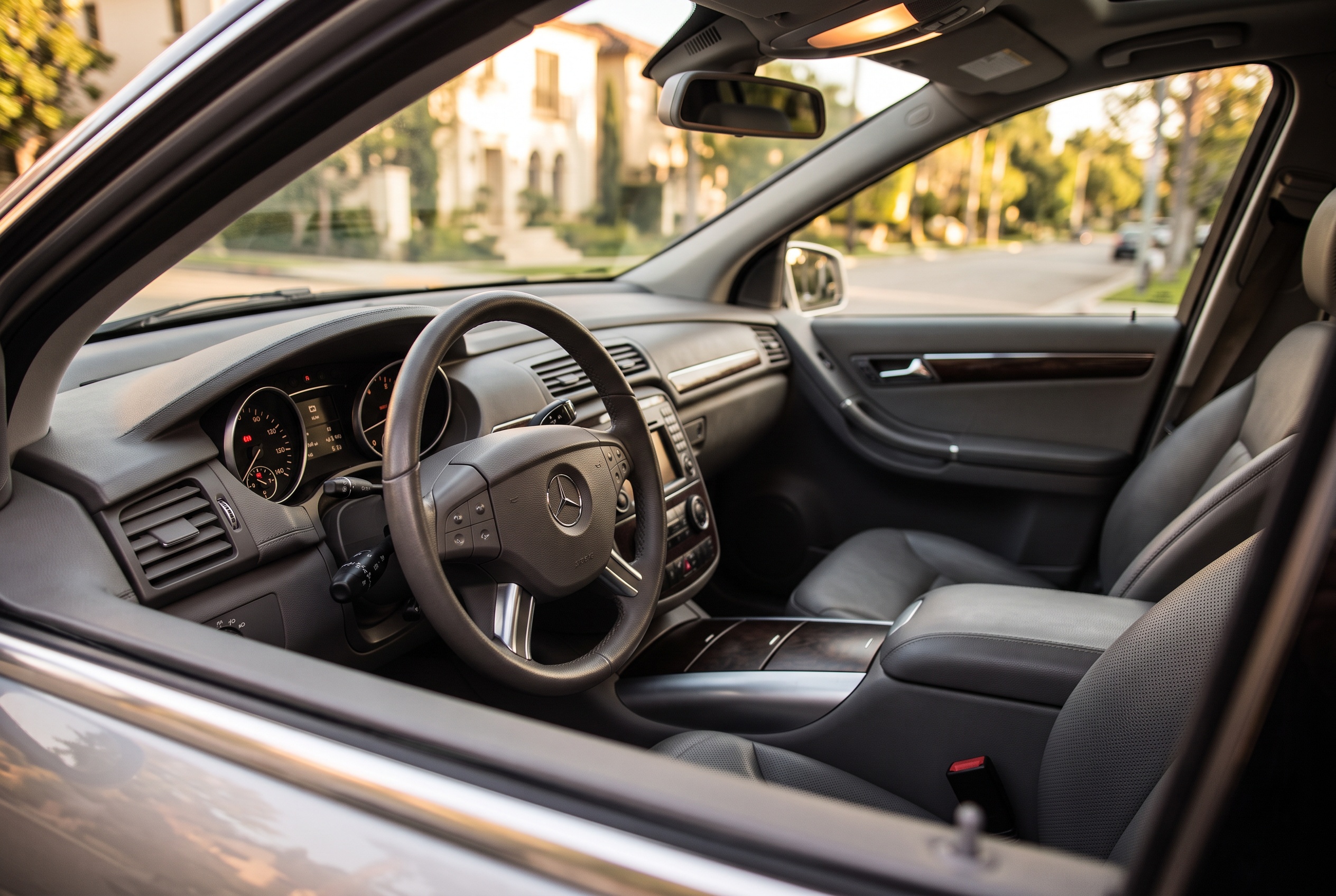 W251 interior