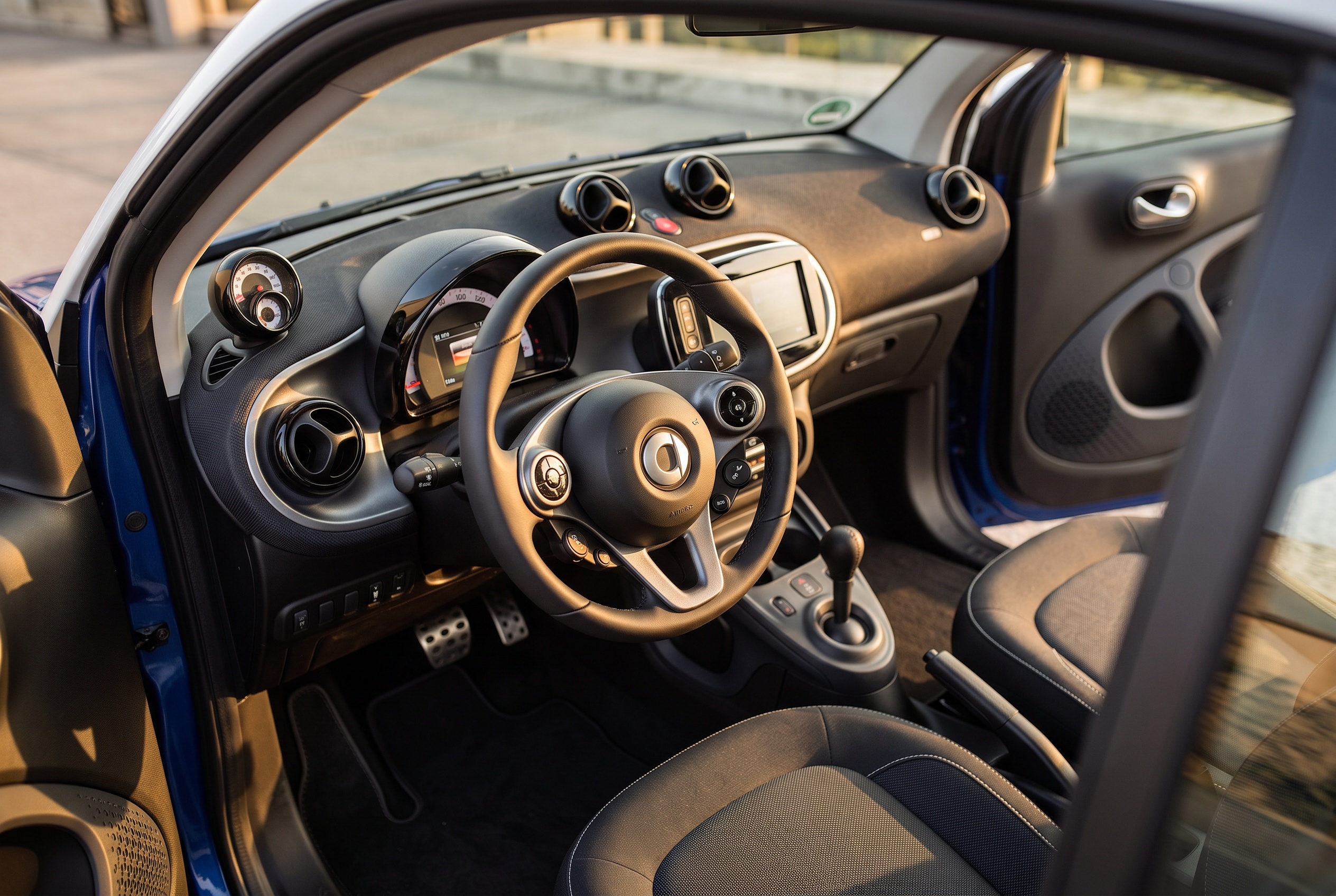 W453 interior