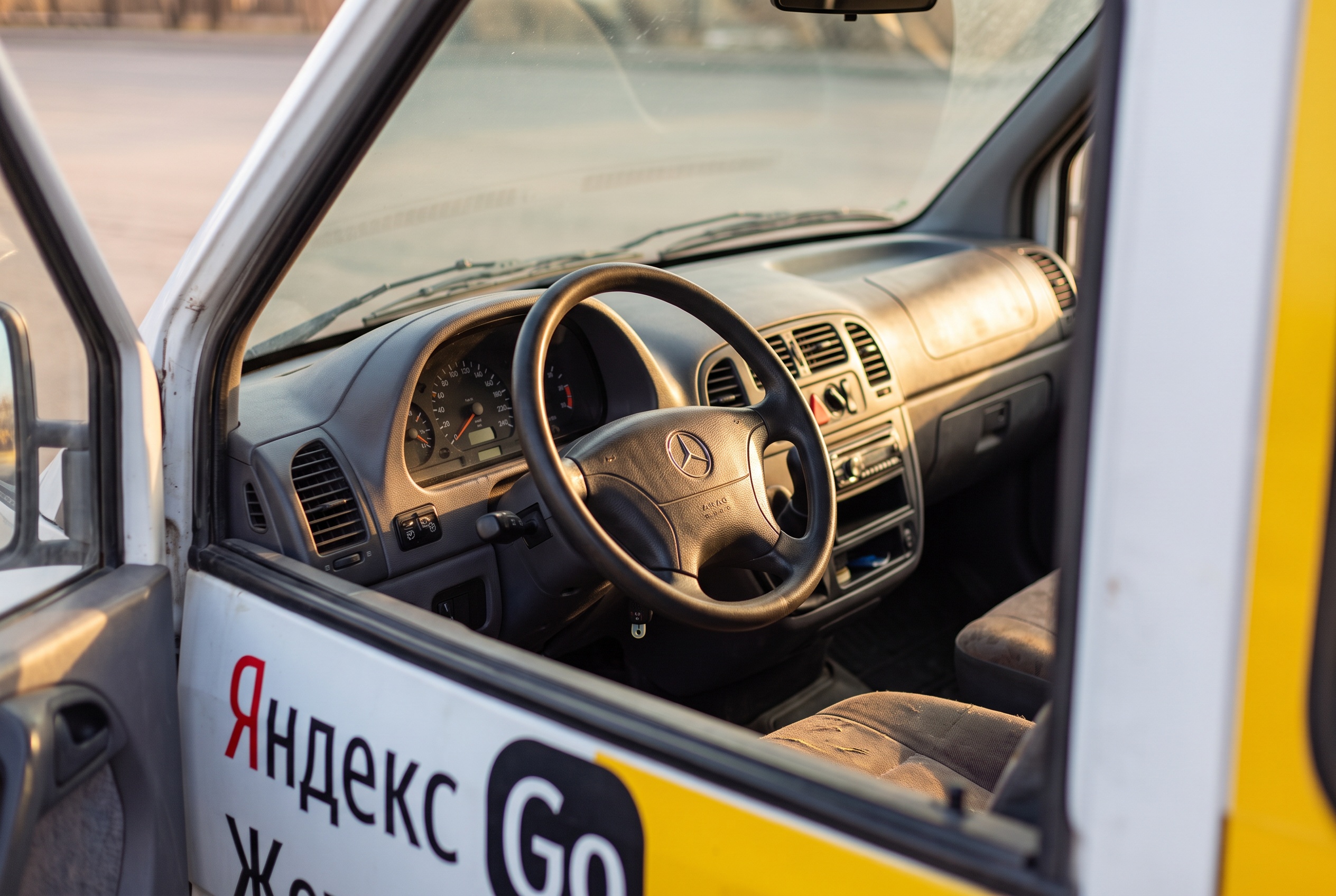 W905 interior