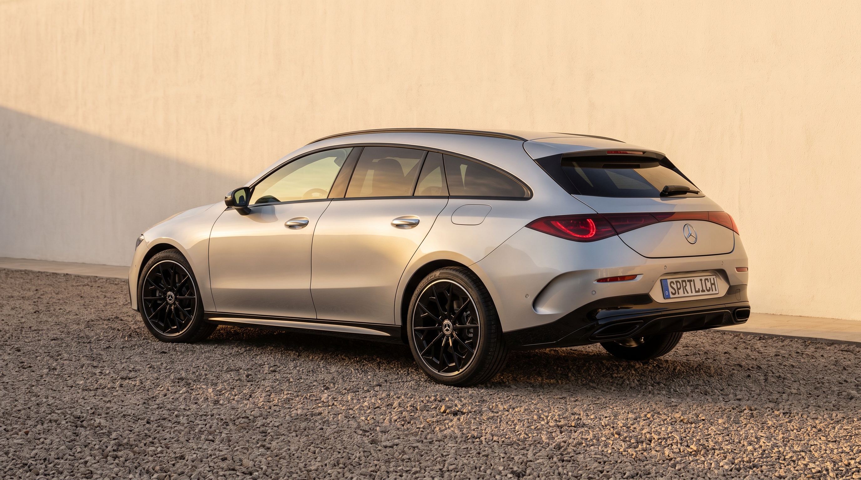 X178 rear three-quarter view